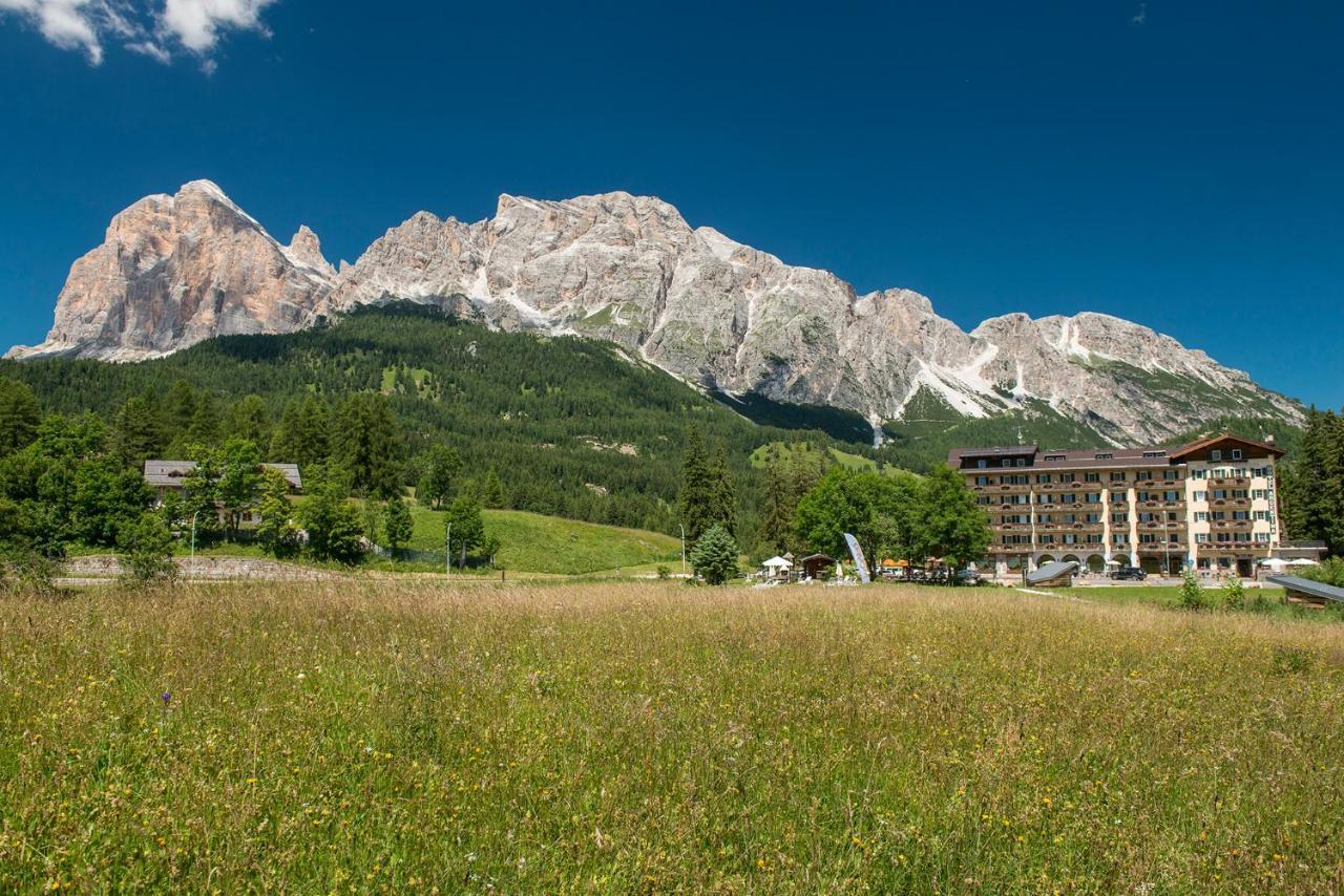 Hotel Villa Argentina Cortina d'Ampezzo Exterior photo